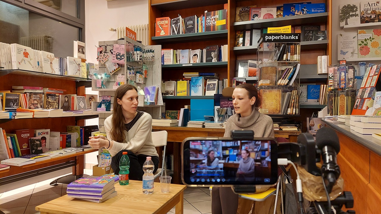 Gaia Giovagnoli alla Biblion presenta “Cos’hai nel sangue” Gaia Giovagnoli alla Biblion presenta “Cos’hai nel sangue”