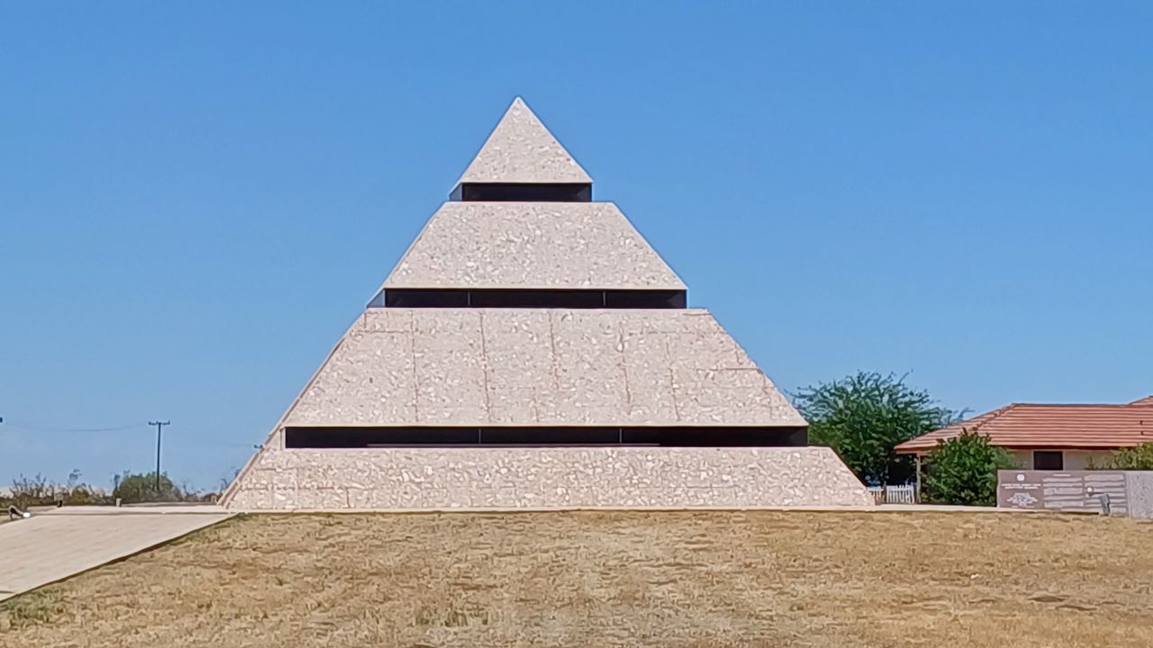 Viaggio al Centro del Mondo Piramide-Felicity