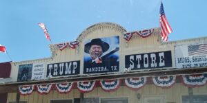 Trump-Store-bandera