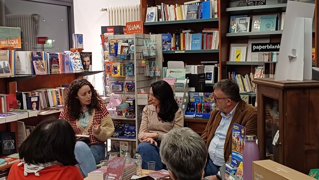 Sospesa di Mariangela Paone Sospesa - Mariangela Paone