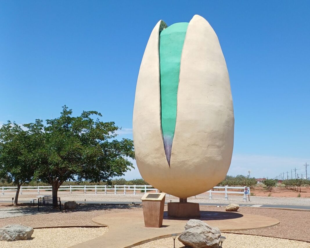 Pistachioland: l’attrazione numero uno del New Mexico Pistachioland-world-largest-pistachio-alamogordo