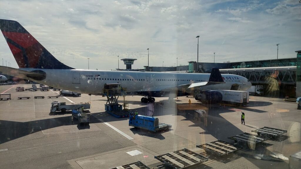 delta-amsterdam-new-york