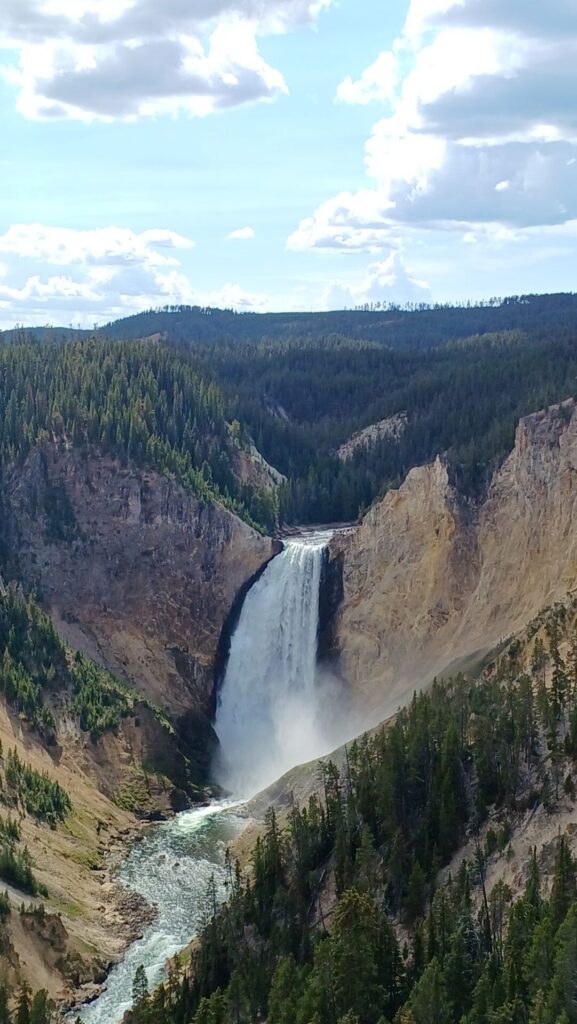 yellowstone-falls-wyoming-travel-to-usa