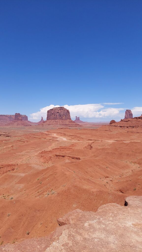 totem-pole-monument-valley-arizona-travel-to-usa-1