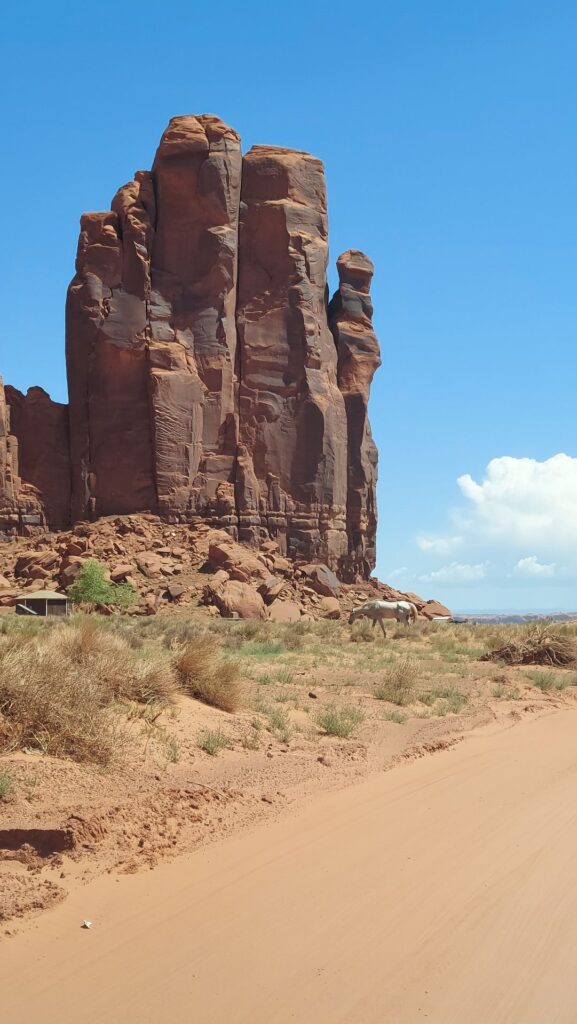 monument-valley-arizona-travel-to-usa-4