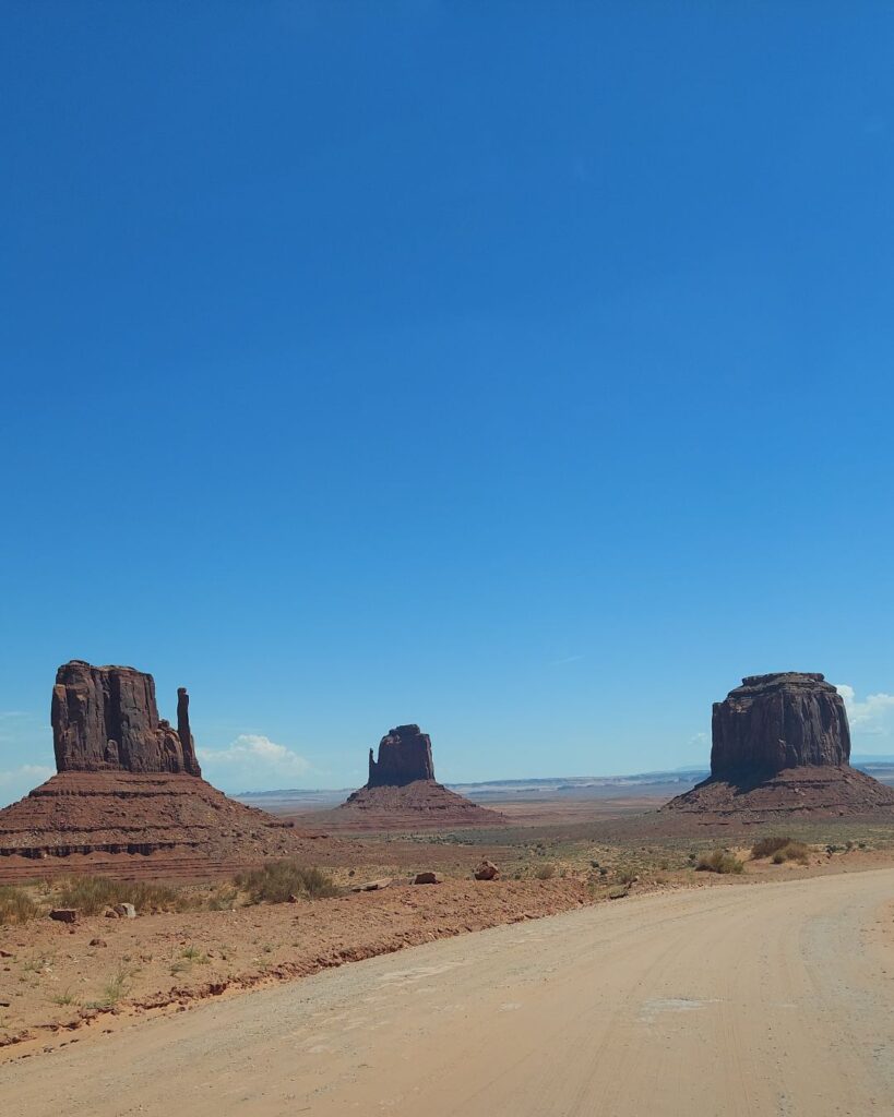 monument-valley-arizona-travel-to-usa-5