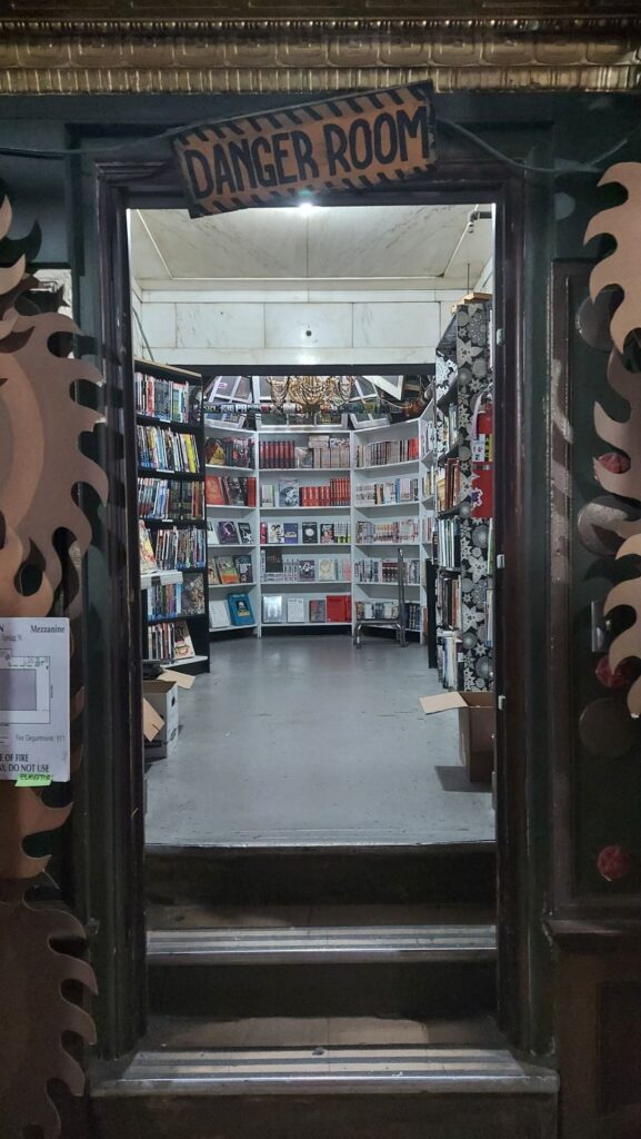 the-last-bookstore-los-angeles-california-travel-to-usa-2