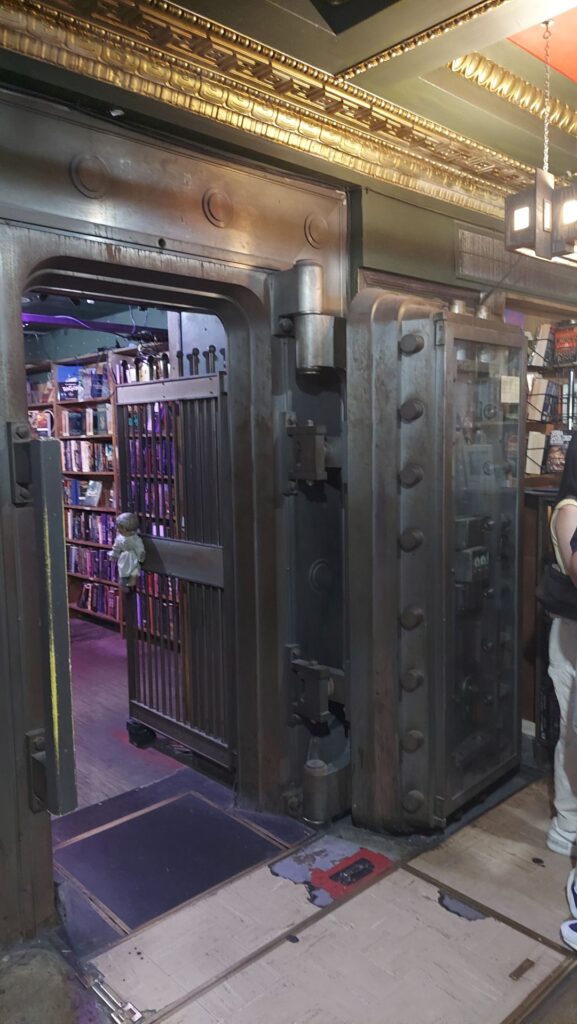 the-last-bookstore-los-angeles-california-travel-to-usa-5