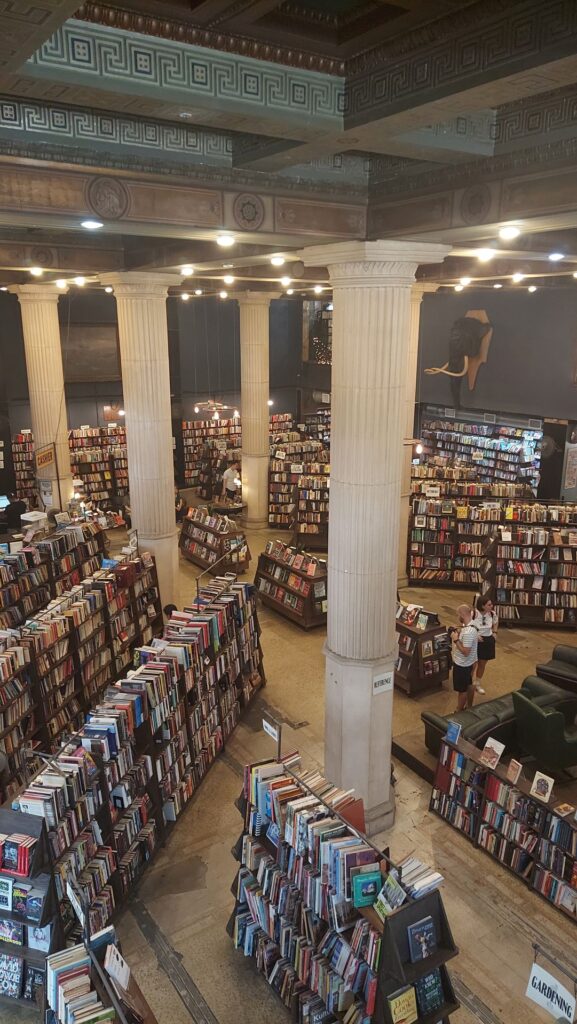 the-last-bookstore-los-angeles-california-travel-to-usa-9